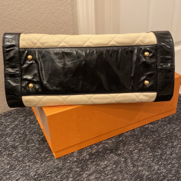 ❌SOLD❌ Auth. Chanel NWT Black & Beige CC Shoulder Bag - Picture 9 of 16